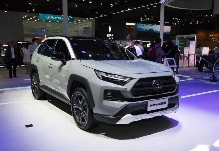 17.68万元起，新RAV4荣放正式上市，智能化升级明显