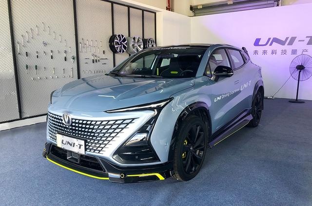 除了颜值，TA还有什么？赛道试驾2022款UNI-T