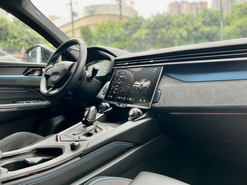 试驾领克05 PHEV：不盲从潮流，也不刻意谄媚