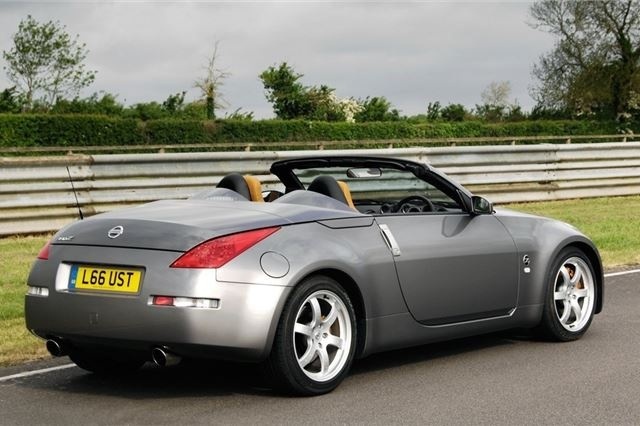 Nissan-350Z-Roadster-(2).jpg