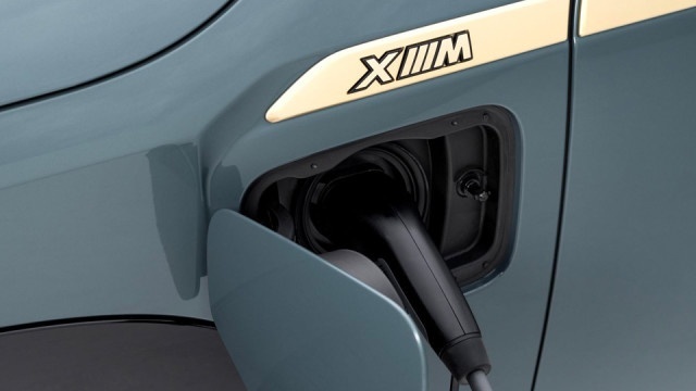 宝马XM解析：大排量内燃机没灭绝，纯电性能车5年内没戏？