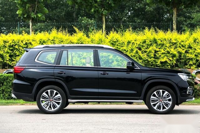 轴距2.85米的国产SUV!上汽荣威RX8哪款值得买?