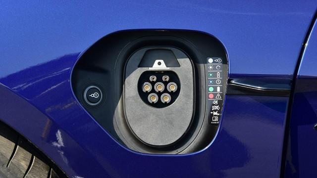 充电效率终于赶上加油，技术解析小鹏S4超充，或将埋葬燃油车？