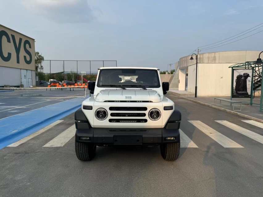 全新212实车到店，长超4米7配2.0T+8AT，搭分时四驱+两把锁