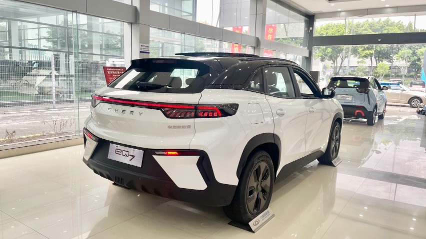 奇瑞eQ7实车到店，撞脸蔚来ES8，配全铝车身，深蓝S7不香了？