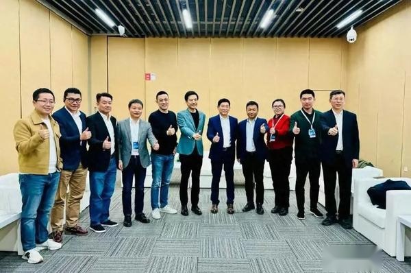 小米发布会现场：为何有些车企大佬来捧场？有些则不来？