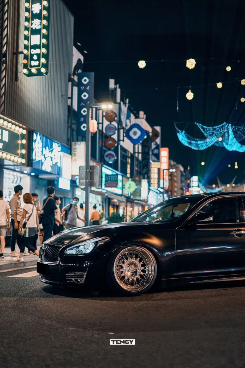 VIP风拉满的英菲尼迪Q70L，一套气动、一套轮毂就够了