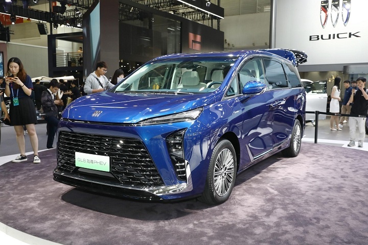 全新别克GL8陆尊PHEV北京车展上市，35.99万起售，从油向电能否