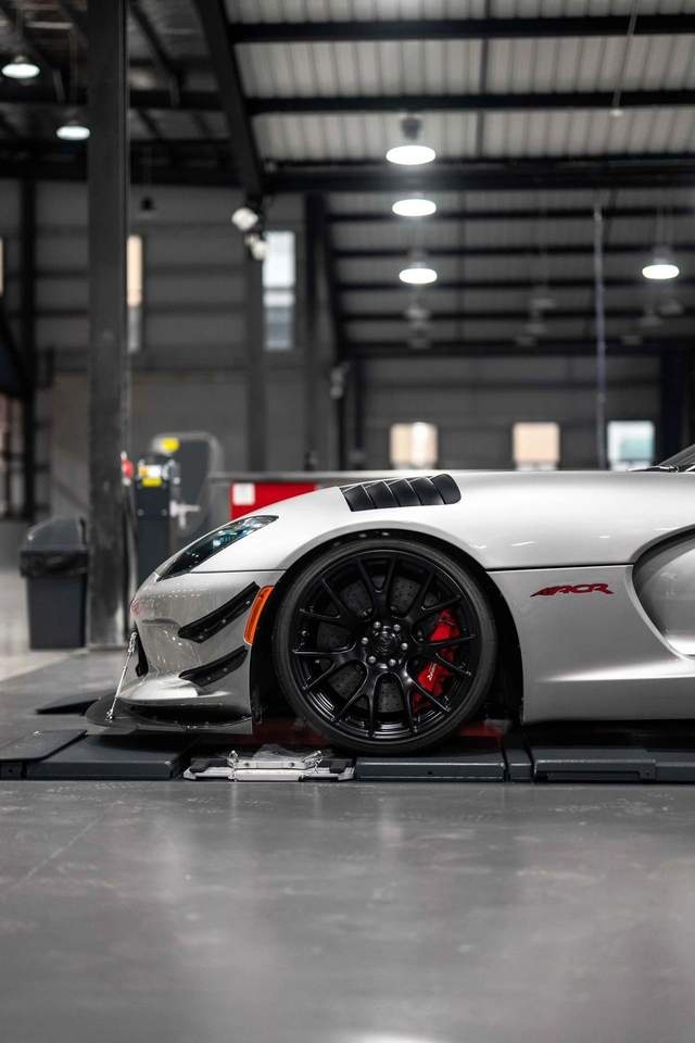 大排自吸肌肉超跑！道奇Viper ACR