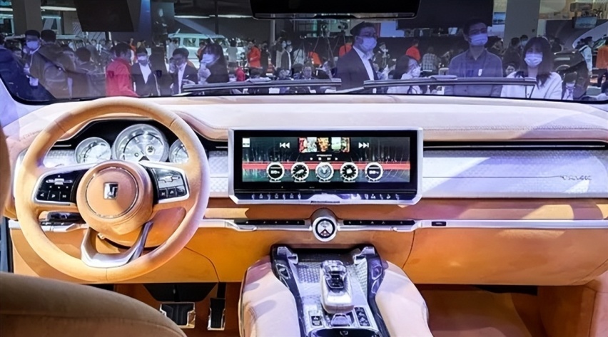 坦克700量产版本曝光 搭载3.0T V6发动机比500豪华