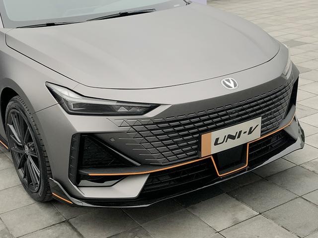 让思域紧张，让03颤抖，长安UNI-V预售13.49万元