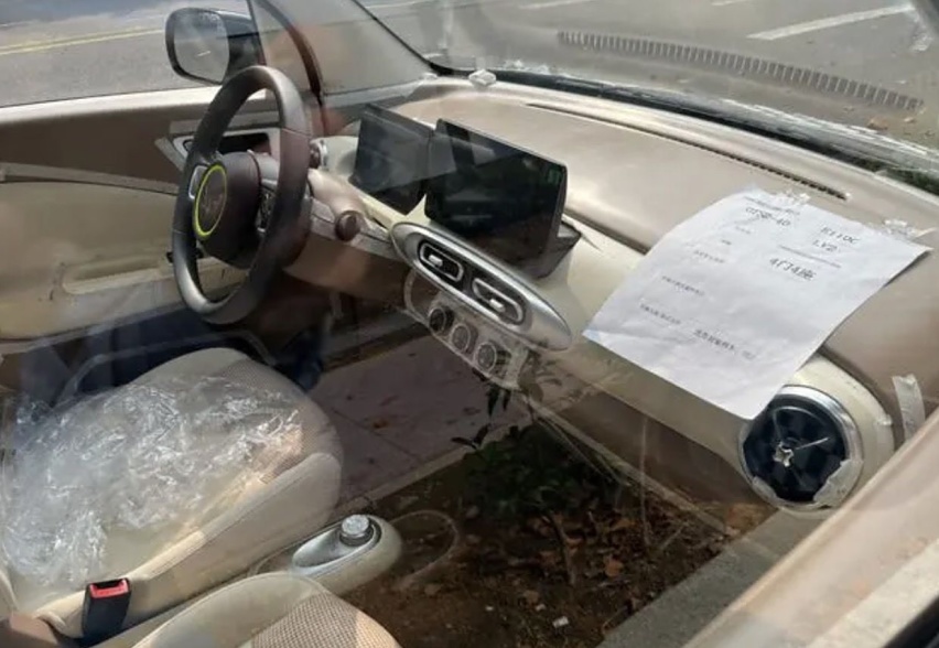 五菱宏光MINI EV四门版实车照曝光，造型变圆润，车内质感升级