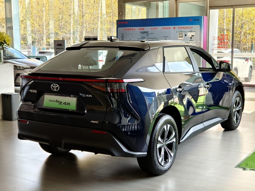 中型纯电动SUV 实拍一汽丰田bZ4X 它值得买吗？