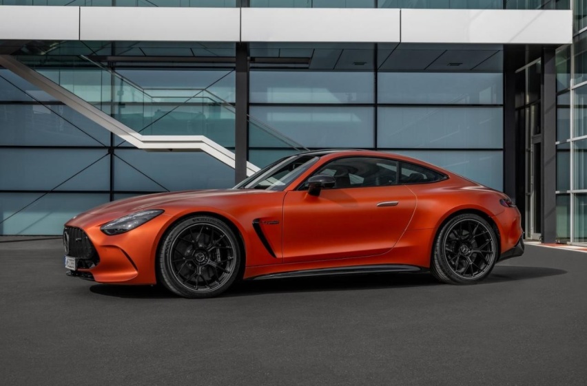 奔驰GT63 SE AMG插混版，1420Nm大扭矩，6.1度小电池