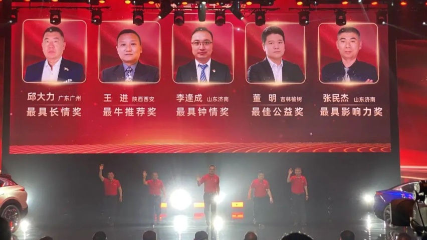 一汽奔腾，开始“铁锅炖大鹅”