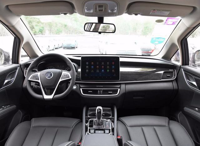 10万级6座MPV，2+2+2布局，中控屏像ipad，网友：这是买屏送车