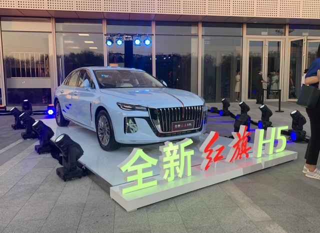 中国式豪华演绎者 15万的红旗H5、100万的排面