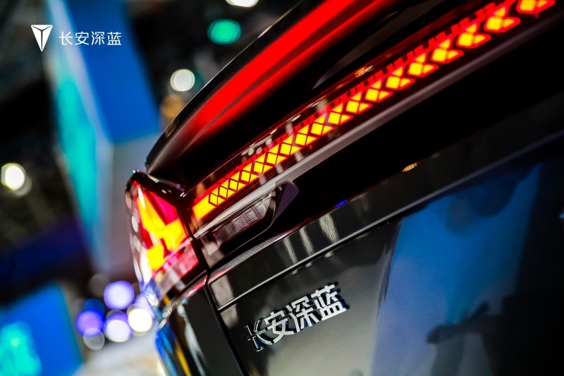 正面硬刚特斯拉Model 3，长安深蓝SL03有多少胜算？