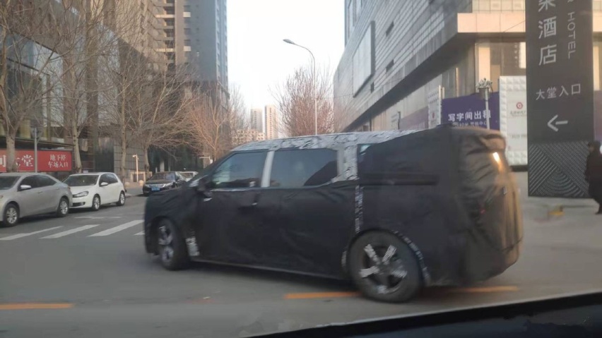 MPV市场新面孔！极氪002更多谍照曝光，纯电续航或超700km