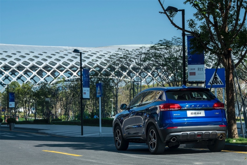 10万预算买SUV，哈弗这台1.5T帅气新车很适合年轻人！
