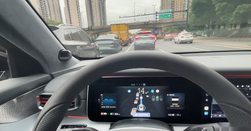 不藏着掖着了，这是2022年我开过的智能驾辅能力最强的车