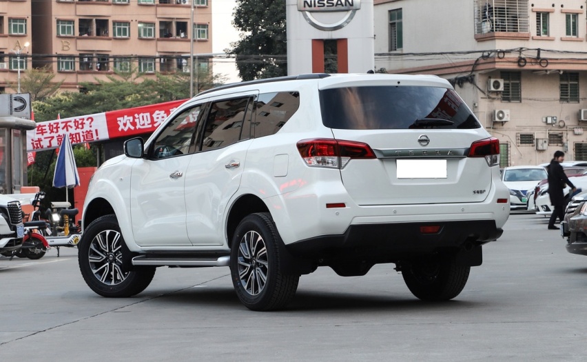 被忽略的日系硬派SUV,比普拉多大,搭非承载车身,不足15万