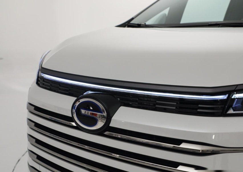 传祺E9配置分析，独特360度环绕气囊，2.0T+GMC400两档变速