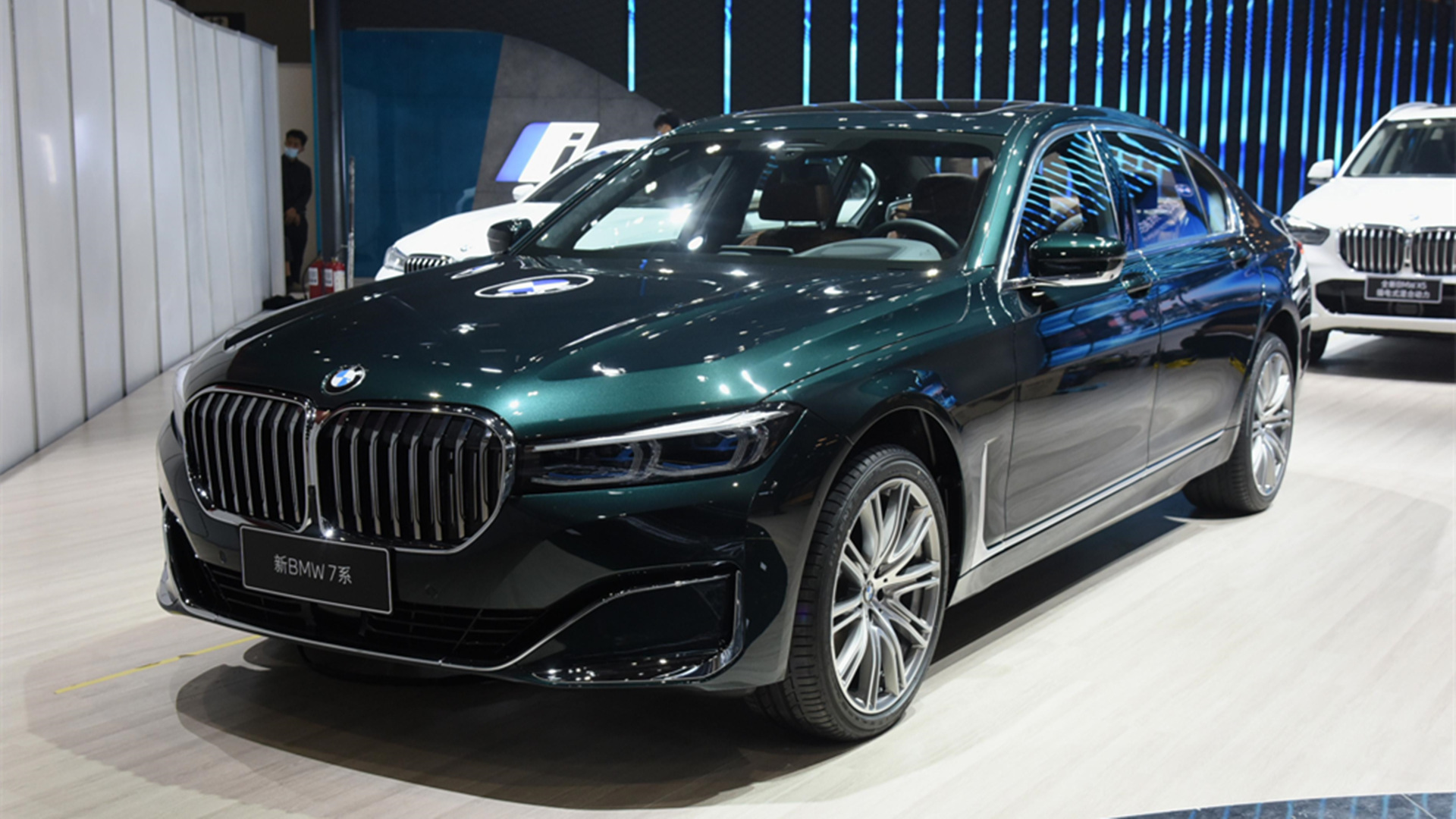 宝马7系值得买吗?空间大吗?