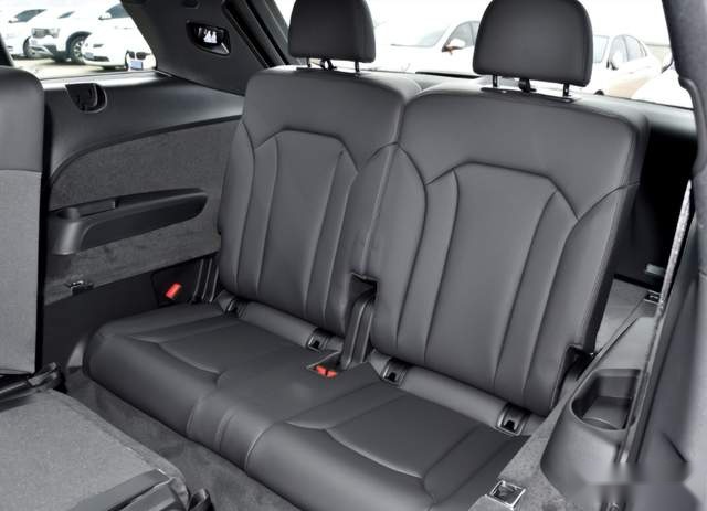 蔚来ES8正面PK奥迪Q7，60万级中大型SUV“代言人”诞生了