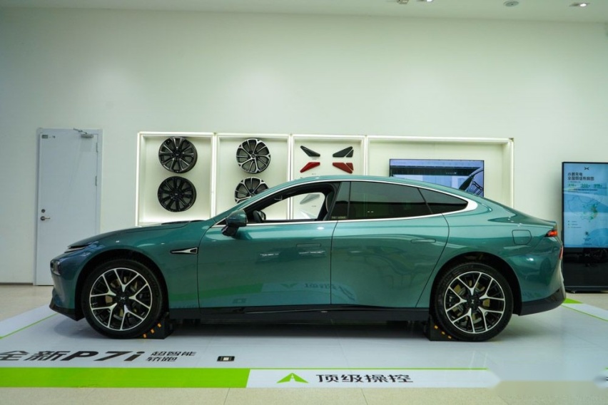 预算25万以上选中型车，小鹏P7i还是比亚迪海豹？