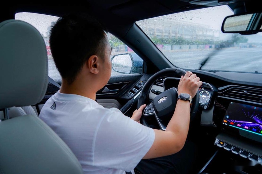 FORD_LingJie_EV_DT_01_06.jpg