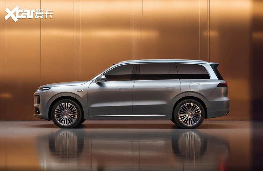 零跑D19内饰曝光!17.3英寸中控屏+21英寸后排屏+8升冰箱+6座