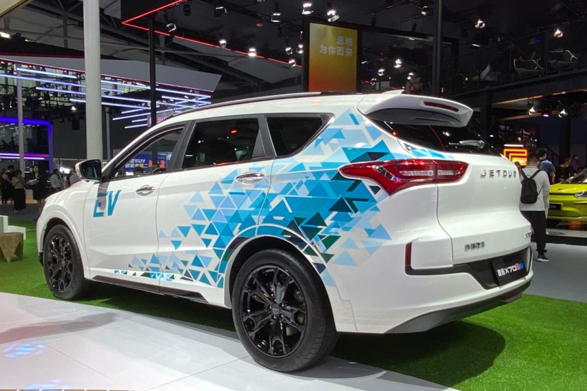 前脸变化很大 广州车展实拍新款捷途X70S EV