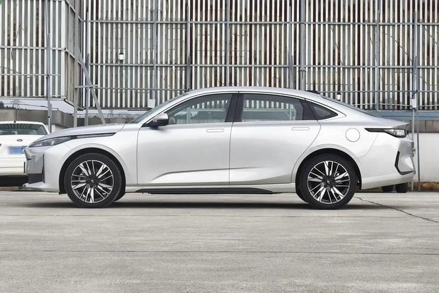 长安启源A05真香版上市，降价1.1万-2.3万元，售价7.89万元起