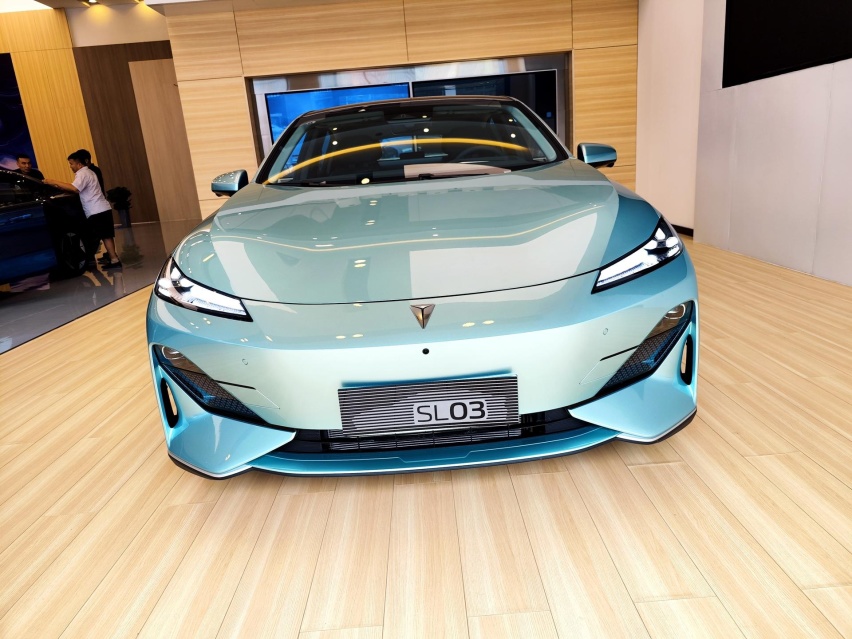 综合续航1200km 静态体验长安深蓝SL03增程版 16.89万元值