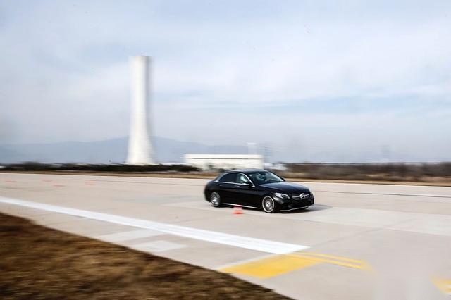 沃尔沃全新S60专业测试横评-18米绕桩/110米紧急变线