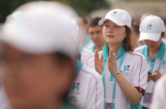 韩红做公益，为啥每次都有吉利汽车的身影？