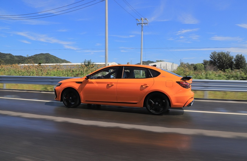 将“运动”做到极致 道路试驾第三代MG6 PRO