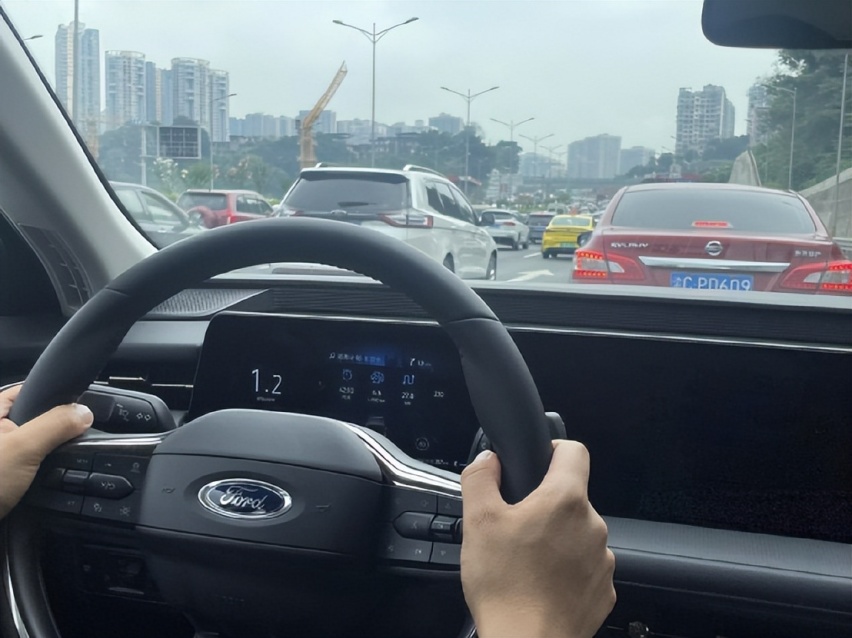 把价格打下去！试驾1.5T蒙迪欧省油空间大，还要什么凯美瑞？
