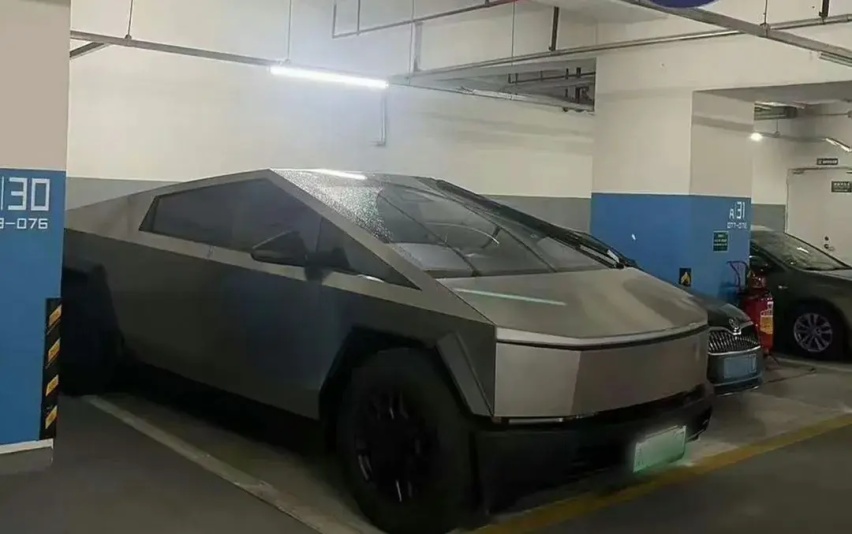 【E汽车】绿牌特斯拉Cybertruck街头现身