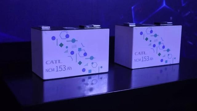 宁德时代比亚迪隔空斗法背后：三元锂真要玩完了？