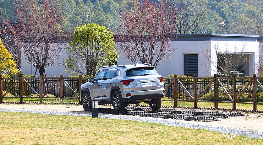越野性能最强SUV，只要15万？ 越野试驾：哈弗二代大狗2.0T四驱！
