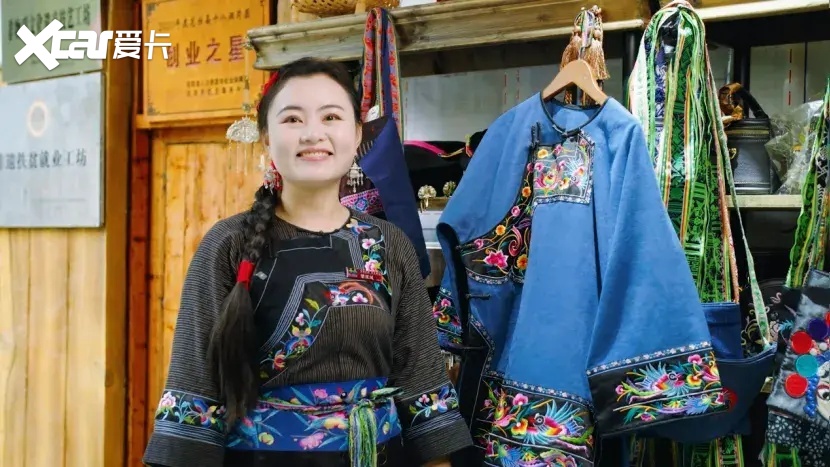 她的山路，她的光芒：十八洞村的苗族姑娘