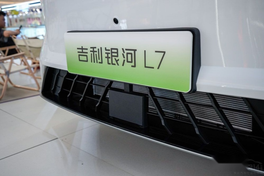 吉利银河L7对比一汽丰田RAV4荣放双擎E+ 差距这么大？