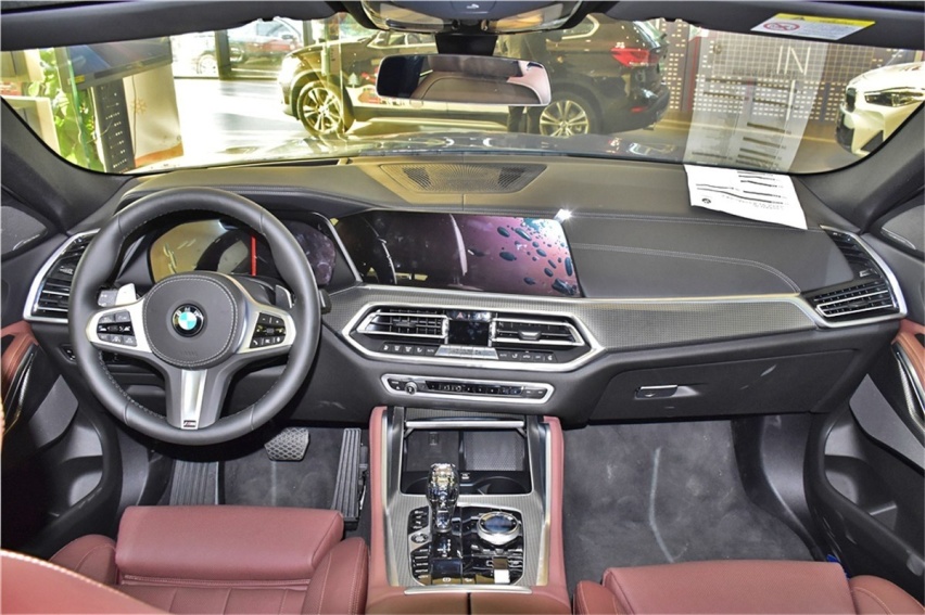 百万级Coupe SUV实拍对比 宝马X6和奥迪Q8谁更香？