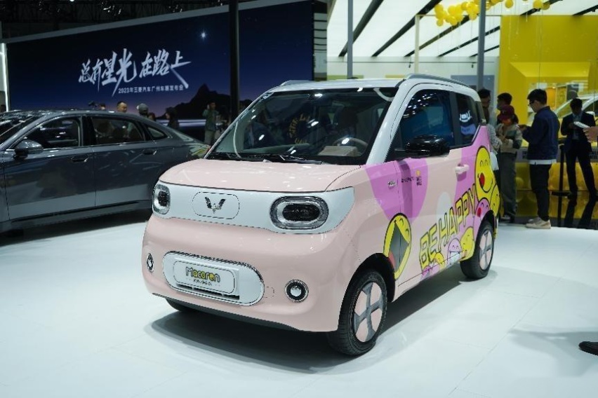 宏光MINI EV第三代马卡龙亮相广州车展，快充+续航提升