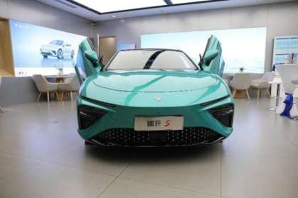 卉探店|实拍哪吒S耀世版为什么它备受关注？看完你就明白