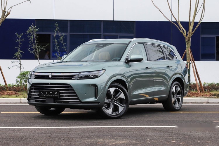 搭载华为DriveONE纯电驱增程平台 问界M7售31.98万起