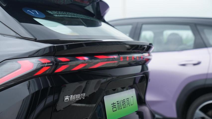 试驾吉利银河L7 开启智能电混SUV的新纪元