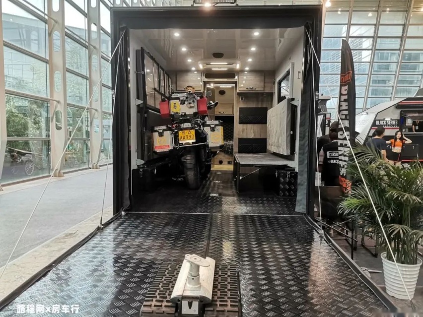 南昌汽车房车展：坦途BLACK SERIES越野拖挂，澳洲进口，可带摩托车上路！